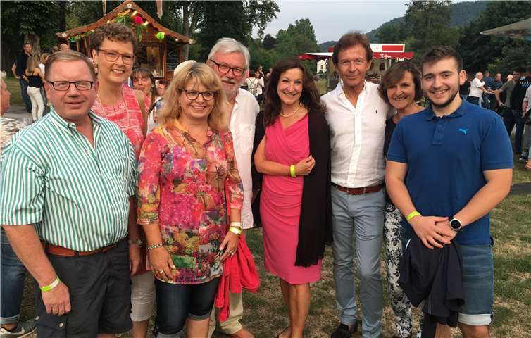 Bürgermeisterkandidatin tauscht sich mit dem Honorarkonsul der Bahamas aus. privat