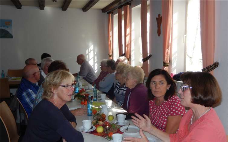 Bürgertreff soll künftig jeden vierten Donnerstag im Monat durchgeführt werden Gespräche in gemütlicher Atmosphäre bei Kaffee und Kuchen.  -RU-