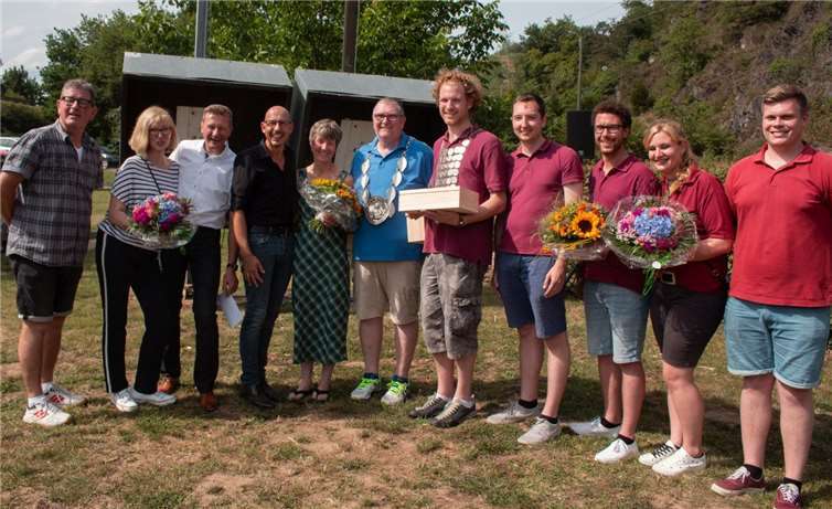 Bürgerverein und Junggesellen freuen sich schon auf die bevorstehende Kirmes. Fotos: privat