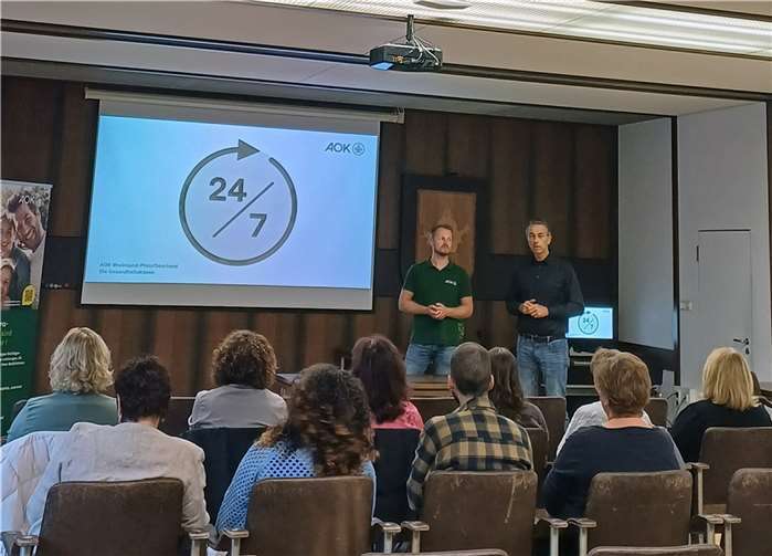 Büroleiter Thomas Gutfrucht (rechts) begrüßte Gesundheitscoach Marc Walter Bischoff von der AOK Rheinland-Pfalz/Saarland im Rathaus.