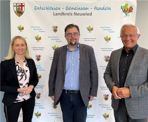 Büroleiterin Diana Wonka und Landrat Achim Hallerbach begrüßten Michael Runkel (Mitte) als den neuen „Vize“ des Neuwieder Jobcenters.