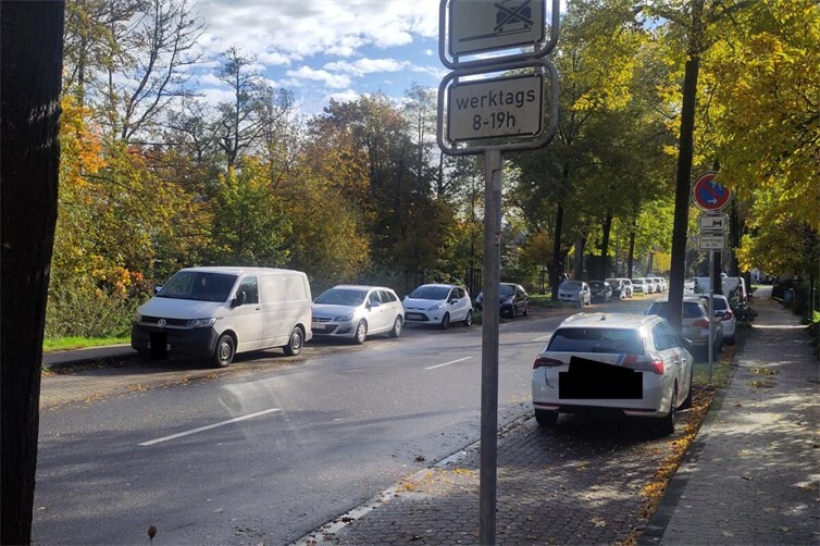Bürresheimer Straße: Eingeschränktes Halteverbot in der Bürresheimer Straße zwischen „Dicker Baum“ und Viadukt: Die FWM fordert eine Prüfung, ob das Verbot weiterhin notwendig ist und welche Regelungen für die betroffenen Parkflächen gelten.