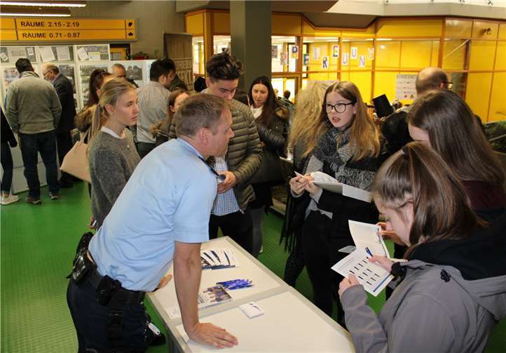 Bundes- und Landespolizei informierten über die beruflichen Möglichkeiten im Polizeidienst.