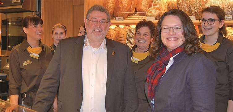 Bundesarbeitsministerin Andrea Nahles erhielt viel Zuspruch von Unternehmer Achim Lohner zur Einführung des Mindestlohns. -SK-