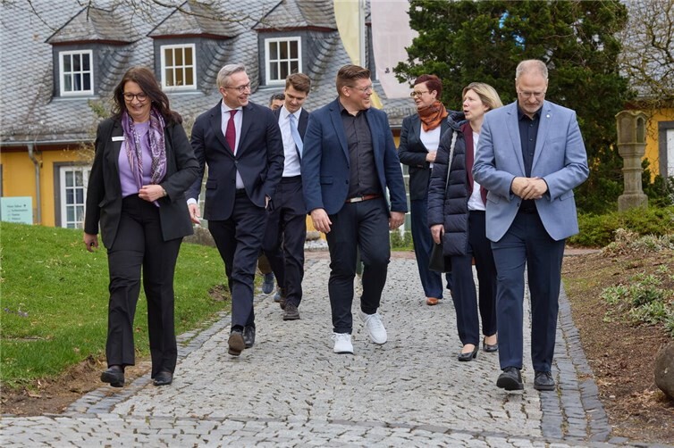 Bundesminister Dr. Karsten Wildberger, Jenny Groß (MdL), Harald Orthey (MdB) sowie Susanne Görg erhielten einen umfassenden Einblick in den Campus, das Studienmodell und die besonderen Bildungsansätze der ADG Business School.