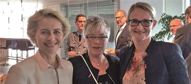 Bundesministerin Dr. Ursula von der Leyen, Ulrike Kray und Kerstin Mohrenberg.