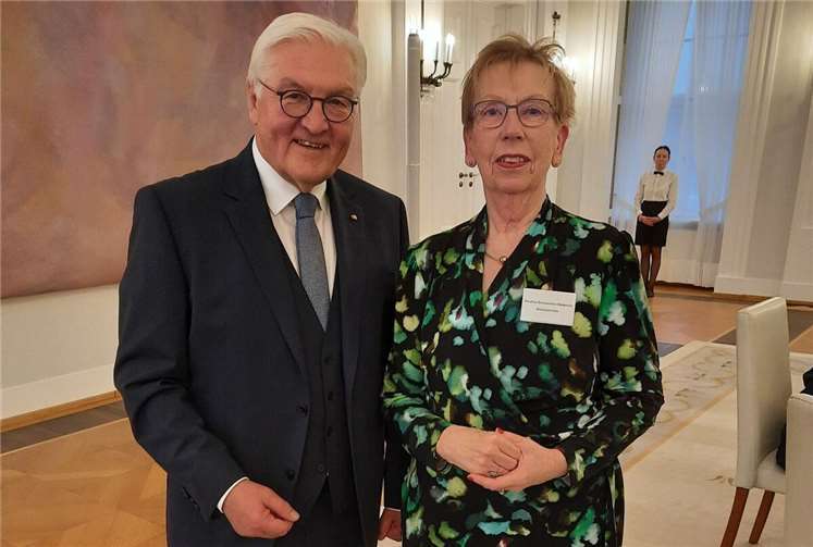 Bundespräsident Frank-Walter Steinmeier dankte Dorothee Schünemann-Diederichs für ihr außerordentliches Engagement. Fotos: privat