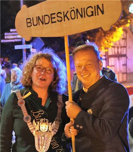 Bundesschützenkönigin Andrea Reiprich mit ihrem Lebensgefährten Thomas Herschbach.  Fotos: privat