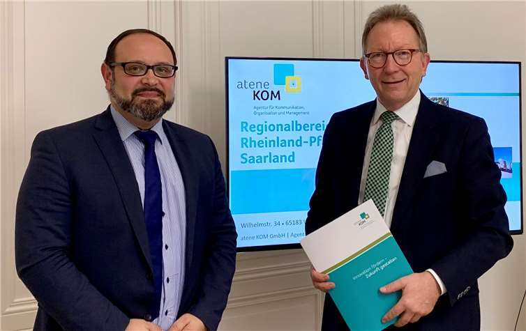 Bundestagsabgeordneter Erwin Rüddel (rechts) mit Pietro Pitruzzella, dem stellvertretenden Leiter des ateneKOM-Regionalbüros, das die Anträge der Kommunen zum Breitbandausbau bearbeitet und gleichzeitig Breitbandbüro des Bundes mit dem Auftrag der Beratung und Beschleunigung des Breitbandausbaus ist.privat