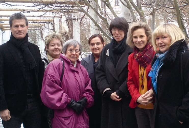 Bundestagskandidat Detlef Pilger (li), Staatssekretärin Margit Gottstein (3.v.re) und der Vorstand der ASF Koblenz. privat