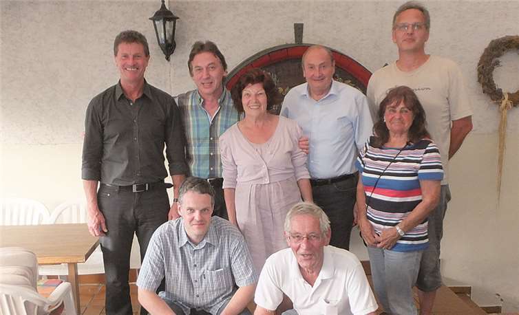 Bundestagskandidat Detlev Pilger (v. l.), Edgar Berresheim, Arndt Schug, Klara Schwall, Werner Steffens, Gerd Baulig, Gertrud Emmerich und Max Emmerich. privat