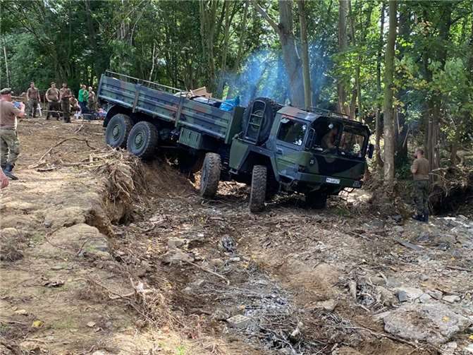 Bundeswehr bei Arbeiten in der Orbachaue.Fotos: Gemeinde Swisttal