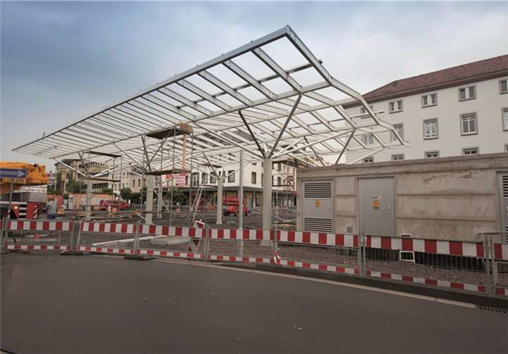 Bundesweit Energiegeschichte kann der Transformator schreiben, der die Innenstadt (re.) versorgt: Die bei der Umspannung sonst verloren gegangene Energie in Form von Abwärme wird erstmals zum Heizen genutzt. Stadtwerke Neuwied GmbH