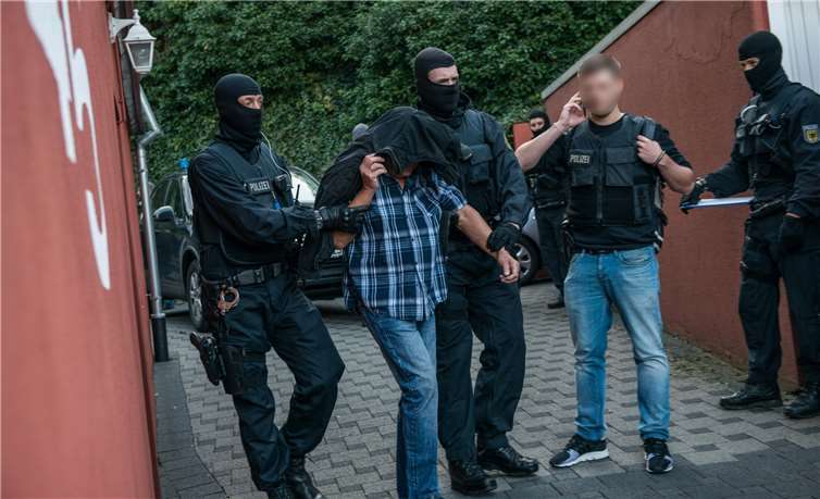Bundesweit war die Bundespolizei mit 1500 Polizisten im Einsatz, die 62 Objekte durchsuchten und dabei rund 100 Festnahmen vornahmen. Fotos: Bundespolizei Koblenz