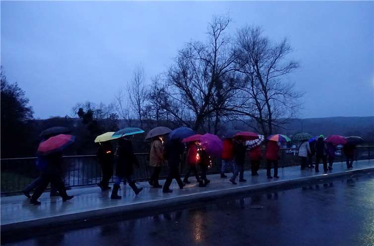 Bunt beschirmt in die Nacht.privat