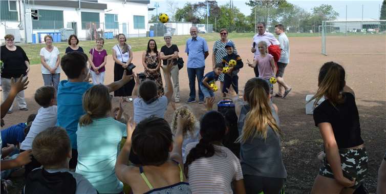 Bunt, fröhlich ausgelassen wurde der runde Geburtstag gefeiert.