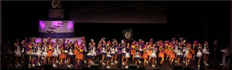 Bunt gemischt zeigten sich die aktive des Möhnenvereins bei einem gemeinsamen Auftritt anlässlich des 66-jährigen Jubiläums in der Rhein-Mosel-Halle. Roland Schäfges - myfoto24.eu