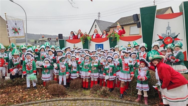 Bunt gemischte Kostümgruppen, fantasievoll gestaltete Wagen und gut gelaunte Fußgruppen sorgten für beste Unterhaltung. Foto: privat