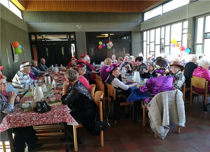 Bunt kostümiert kamen viele Melsbacher Senioren zum karnevalistischen Nachmittag. Foto: privat
