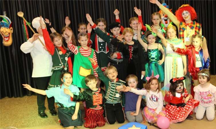 Bunt kostümierte Kids feierten zusammen Karneval. Fotos: privat