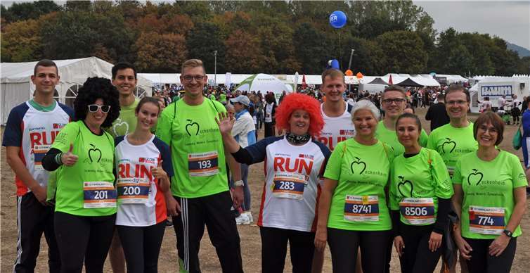 Bunt und bester Laune: die Mitarbeiter der Meckenheimer Stadtverwaltung beim zwölften Firmenlauf in der Bonner Rheinaue. Stadt Meckenheim