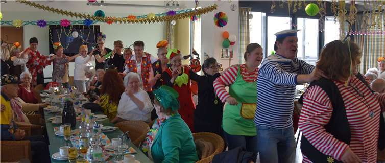Bunt und stimmungsvoll ging es für die Senioren an ihrem Karnevalsnachmittag zu. Foto: privat