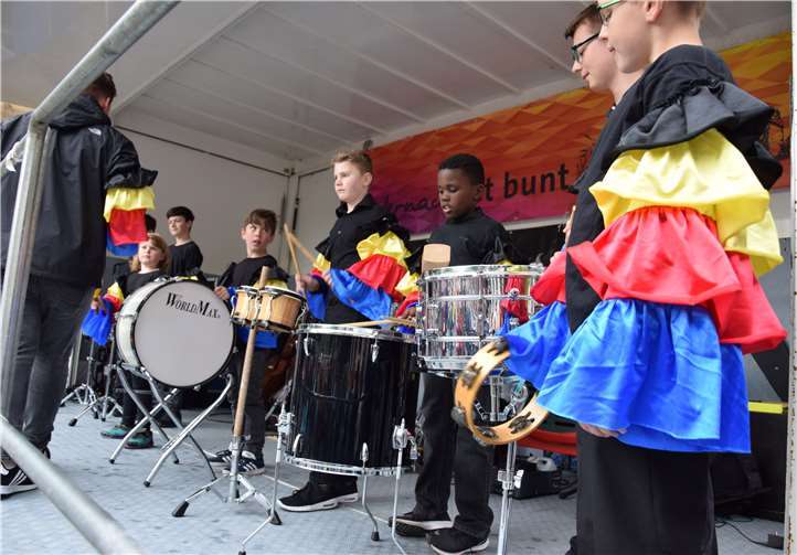 Bunt und vielfältig präsentiert sich der Spielmannszug der Blauen Funken.
