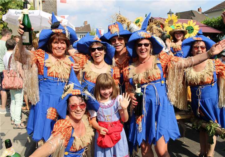 Bunte Fußgruppen begleiteten den Festumzug. Foto: -DU-