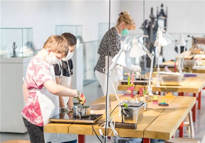 Bunte Güsse - eine Mitmachstation. Foto: Benedikt Rothkegel