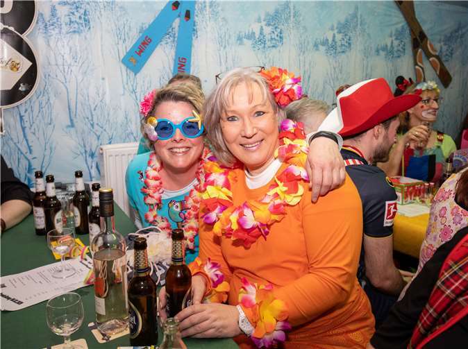 Weltreisen im Dorfsaal Bunte Kostüme prägten das Bild.