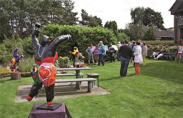 Bunte Nanas im idyllischen Garten sorgten für Begeisterung bei den Besuchern. Gemeinde Wachtberg