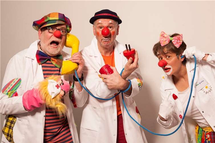 Bunte Schminke, tolle Requisiten und „Gesichtsakrobatik“ gehören bei den Doktoren einfach dazu.