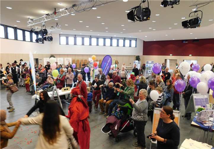 Bunte Vielfalt bei den Besuchern.