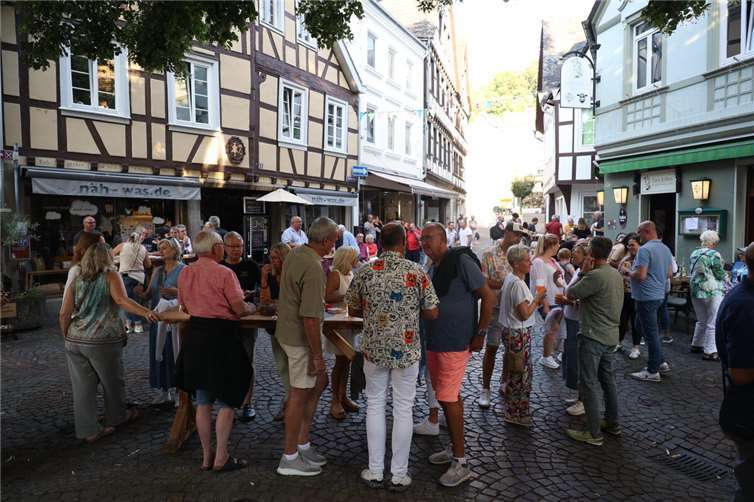 Buntes Treiben auf dem Buttermarkt.Fotos: JS