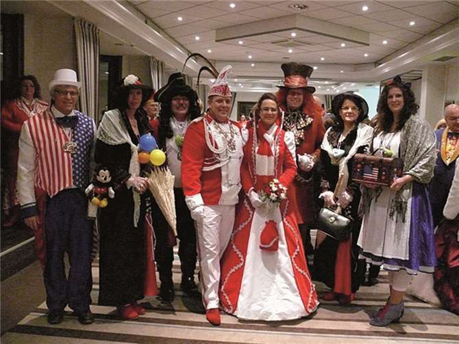 Buntes treiben herrschte beim geselligen Ordensempfang in Koblenz.privat