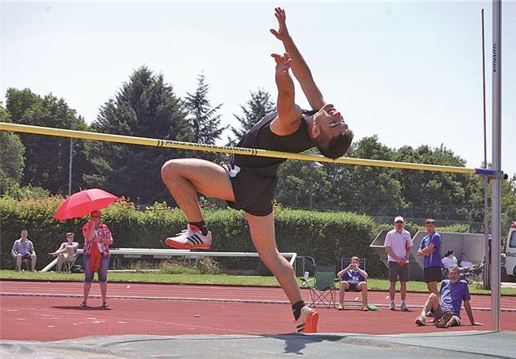 Burak überspringt 1,48 Meter. privat