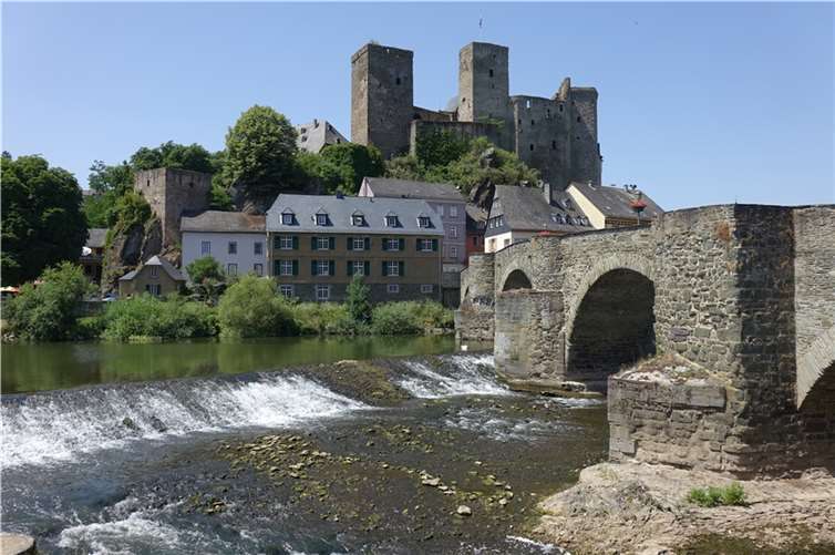 Burg Runkel.  Foto: Stommel Stiftung