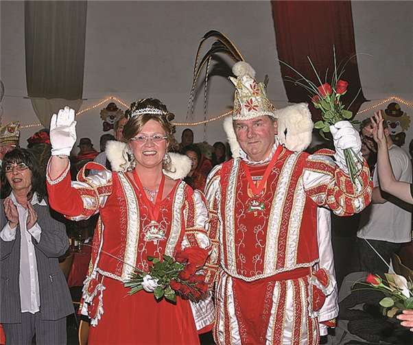Burgbrohl. Prinz Rolf I. und Prinzessin Kerstin I. wurden in der altehrwürdigen, voll besetzten Kaiserhalle in Burgbrohl als neues Prinzenpaar der KG Burgbrohl feierlich proklamiert.RÜ