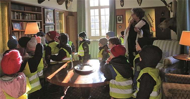 „Burgfräulein“ Frau Engels wusste viel Interessantes über die Burg zu berichten. privat