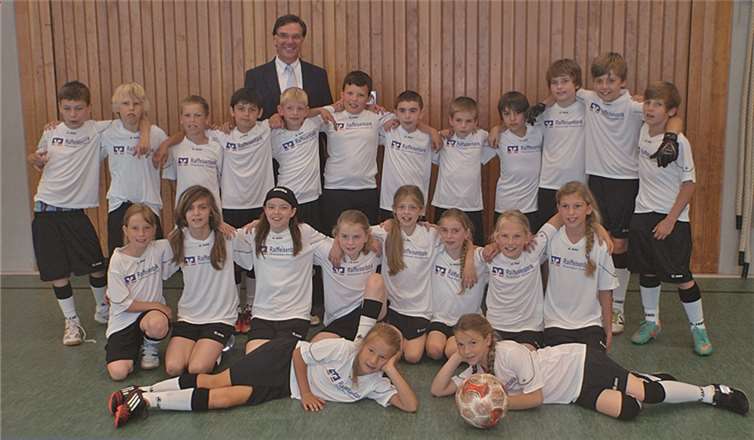 Burkhard Kraus, Vorstand der Raiffeisenbank Rheinbach Voreifel eG bei der Übergabe.Privat