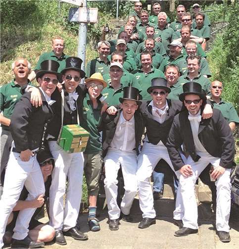 Burschen und Ahle Bosche gemeinschaftlich beim „Oberbieberer Vadderdaach“ unterwegs. Privat