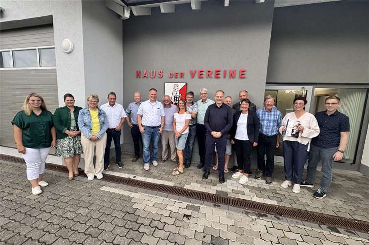 Busunternehmen und Kommunalpolitiker erörterten neue Struktur ÖPNV im Westerwaldkreis.  Foto: : Marcel Willig