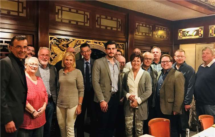 Busunternehmer Axel und Kim Zickenheiner trafen sich zu einem offenen Austausch mit den Mitgliedern der CDU-Stadtratsfraktion Neuwied.  CDU-Stadtratsfraktion Neuwied