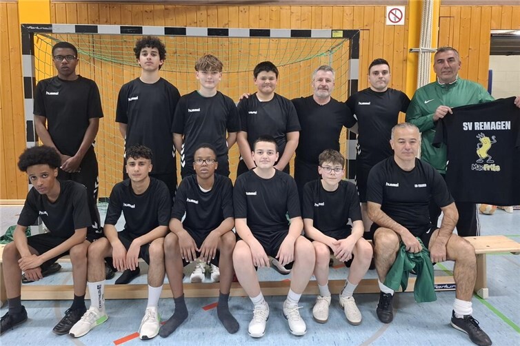 C-Jugend in neuer Kleidung