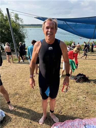 C. P. Vogel vor dem Sprung in den Langener Waldsee.  Foto: M. Vogel