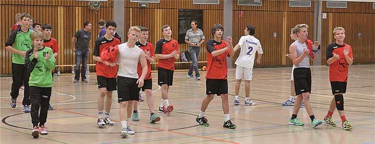 C1_Die Mannschaft bedankt sich nach dem Spiel bei den zahlreichen Zuschauern. Privat