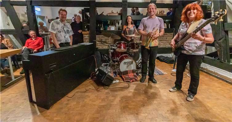 CASINO spielte anspruchsvolle Rhythmen im Köllenhof.Foto: CEW