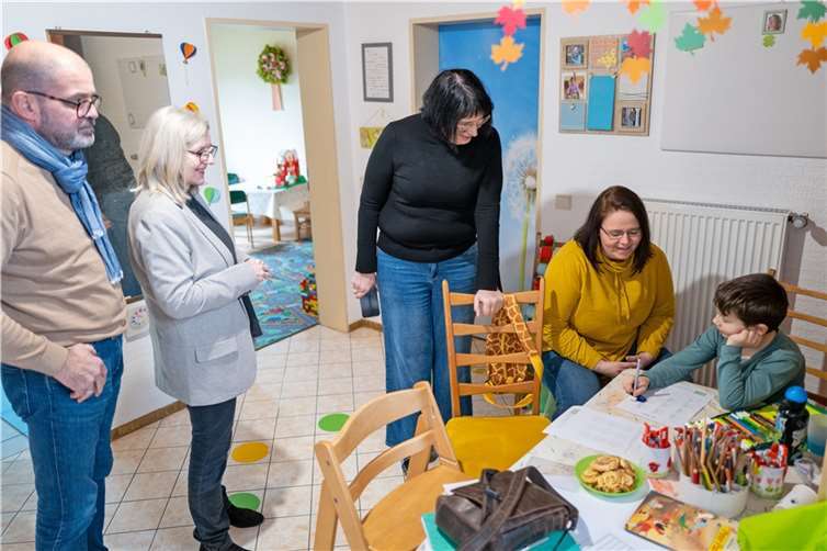 CDU-Abgeordnete Anette Moesta, Peter Moskopp und Marion Schneid informieren sich über die Kindertagespflege.  Foto: privat