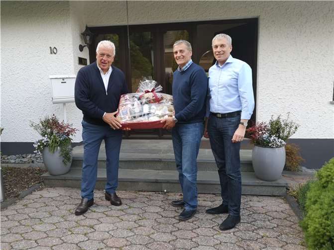 CDU Bad Breisig dankt für jahrzehntelages politisches Engagement. v.l.: Guido Ernst, Norbert Heidgen, Michael Schweikert. Foto: CDU