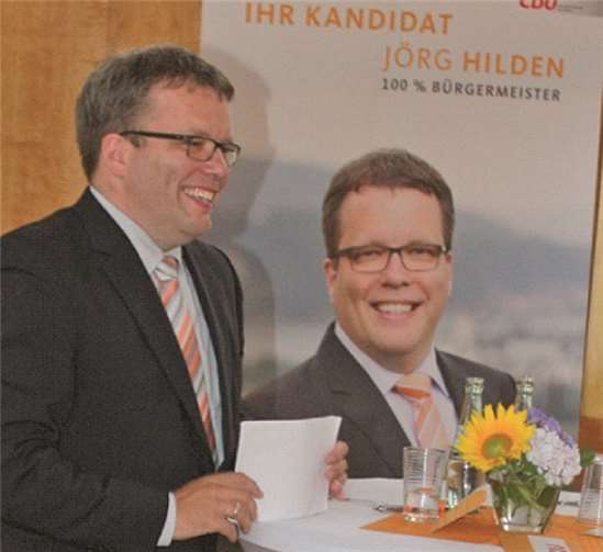 CDU-Bürgermeisterkandidat Jörg Hilden während seiner Rede im Pfarrheim Weitersburg.